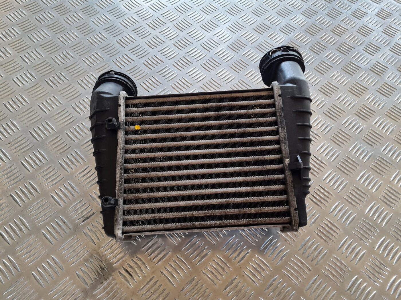 Interkūleris priekš VW PASSAT 2004 UNIVERSAL GREY 4 Interkūleris priekš VW PASSAT 2004 UNIVERSAL GREY