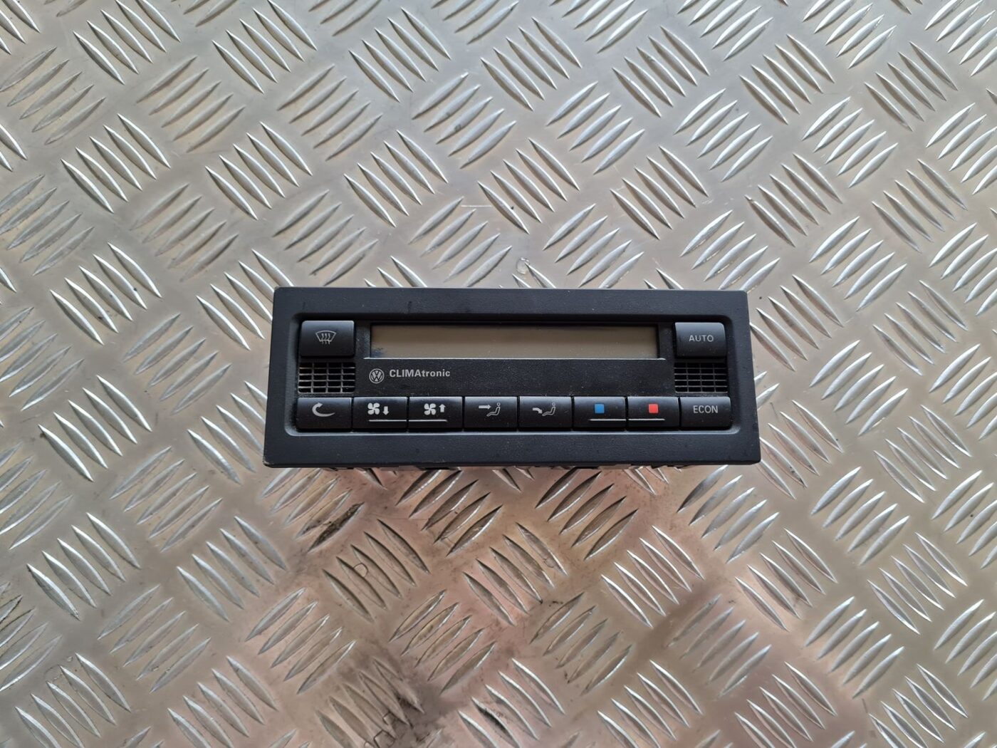 Klimata kontroles bloks priekš VW PASSAT 2004 UNIVERSAL GREY 1 Klimata kontroles bloks priekš VW PASSAT 2004 UNIVERSAL GREY