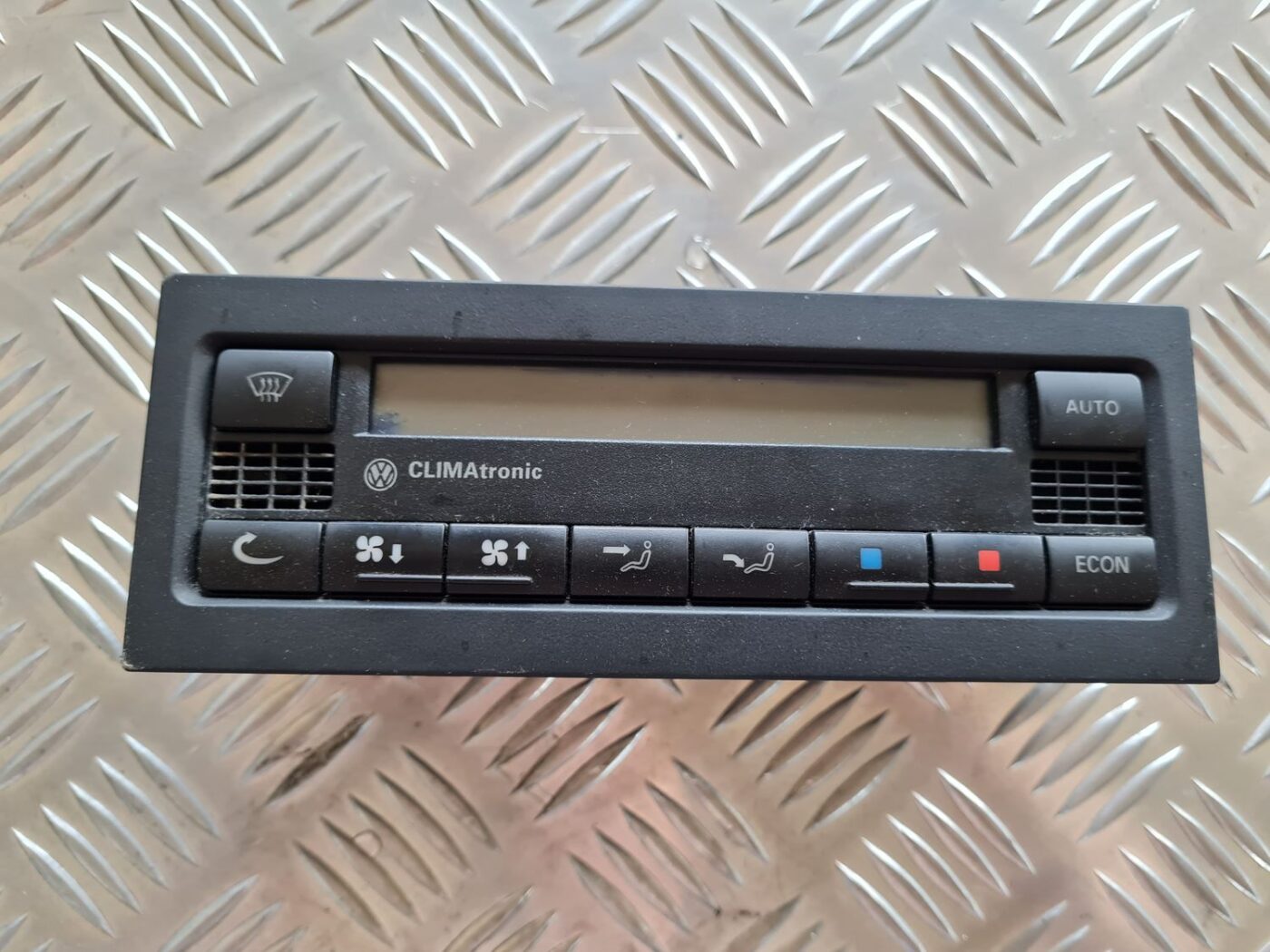 Klimata kontroles bloks priekš VW PASSAT 2004 UNIVERSAL GREY 2 Klimata kontroles bloks priekš VW PASSAT 2004 UNIVERSAL GREY