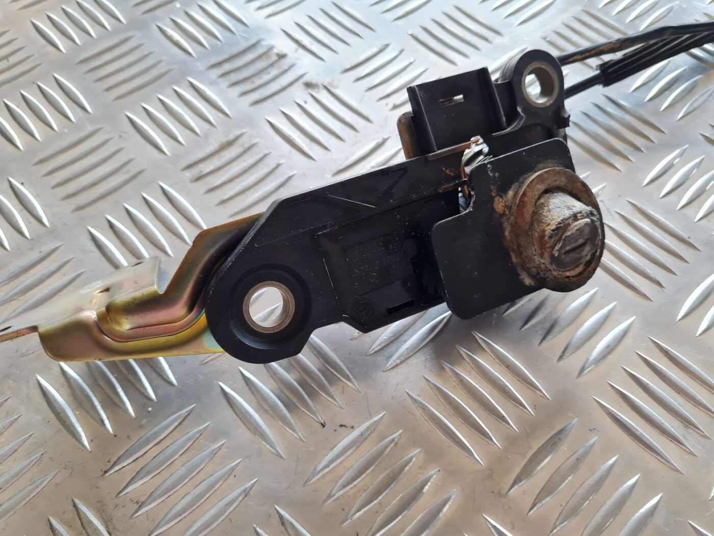 Bagāžnieka vāka slēdzene priekš VW PASSAT 2004 UNIVERSAL GREY 2 Bagāžnieka vāka slēdzene priekš VW PASSAT 2004 UNIVERSAL GREY