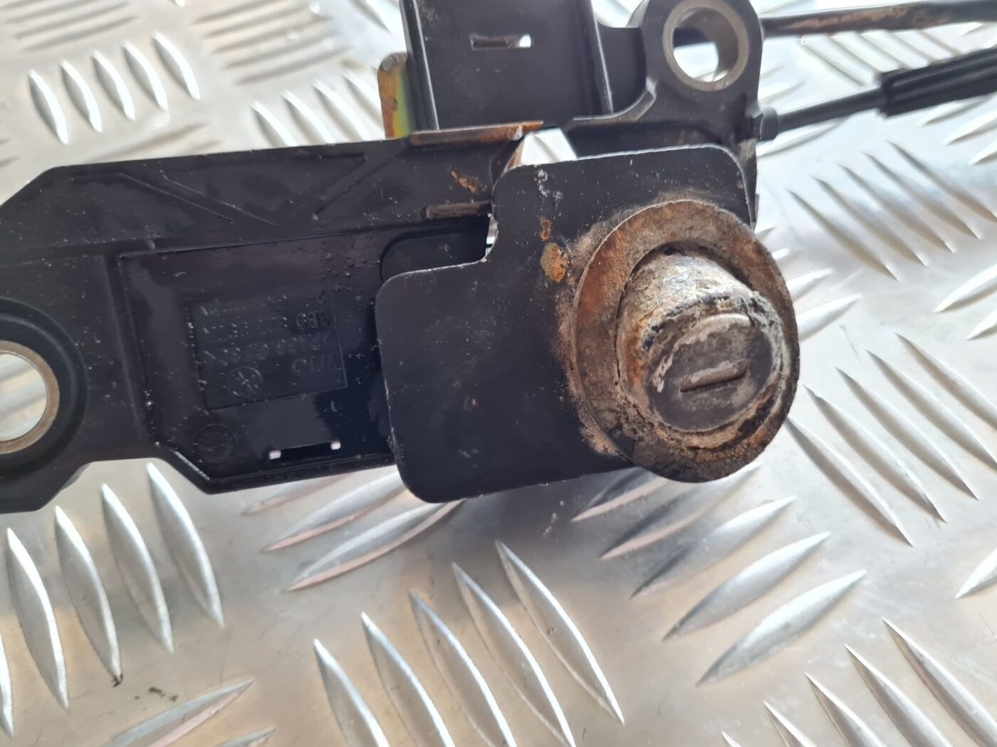 Bagāžnieka vāka slēdzene priekš VW PASSAT 2004 UNIVERSAL GREY 6 Bagāžnieka vāka slēdzene priekš VW PASSAT 2004 UNIVERSAL GREY