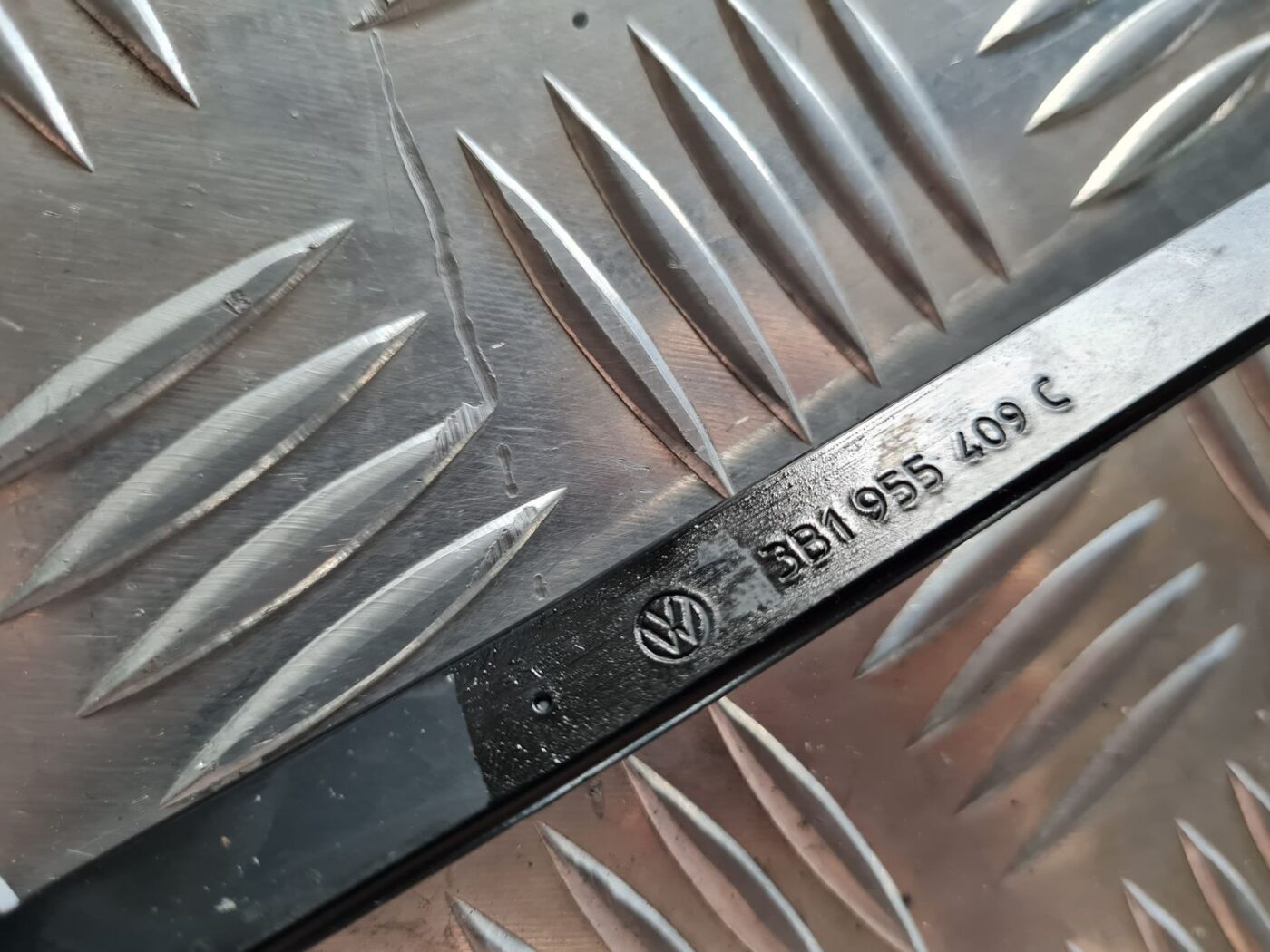 Vējstikla slotu turētāju komplekts priekš VW PASSAT 2004 UNIVERSAL GREY