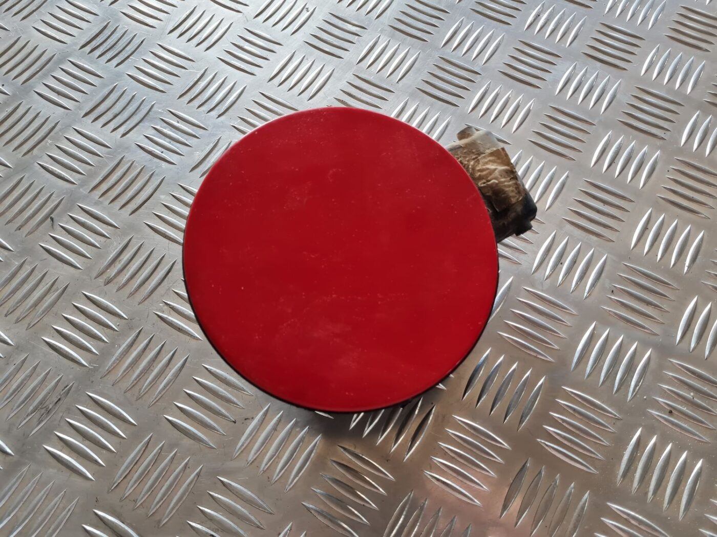 Degvielas tvertnes vāks priekš VW PASSAT 2004 UNIVERSAL GREY 4 Degvielas tvertnes vāks priekš VW PASSAT 2004 UNIVERSAL GREY