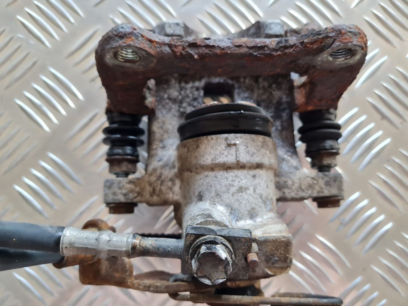 Aizmugurējais kreisais suports priekš VW PASSAT 2004 UNIVERSAL GREY 4 Aizmugurējais kreisais suports priekš VW PASSAT 2004 UNIVERSAL GREY