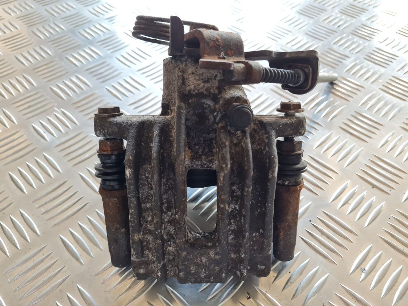 Aizmugurējais labais suports priekš VW PASSAT 2004 UNIVERSAL GREY