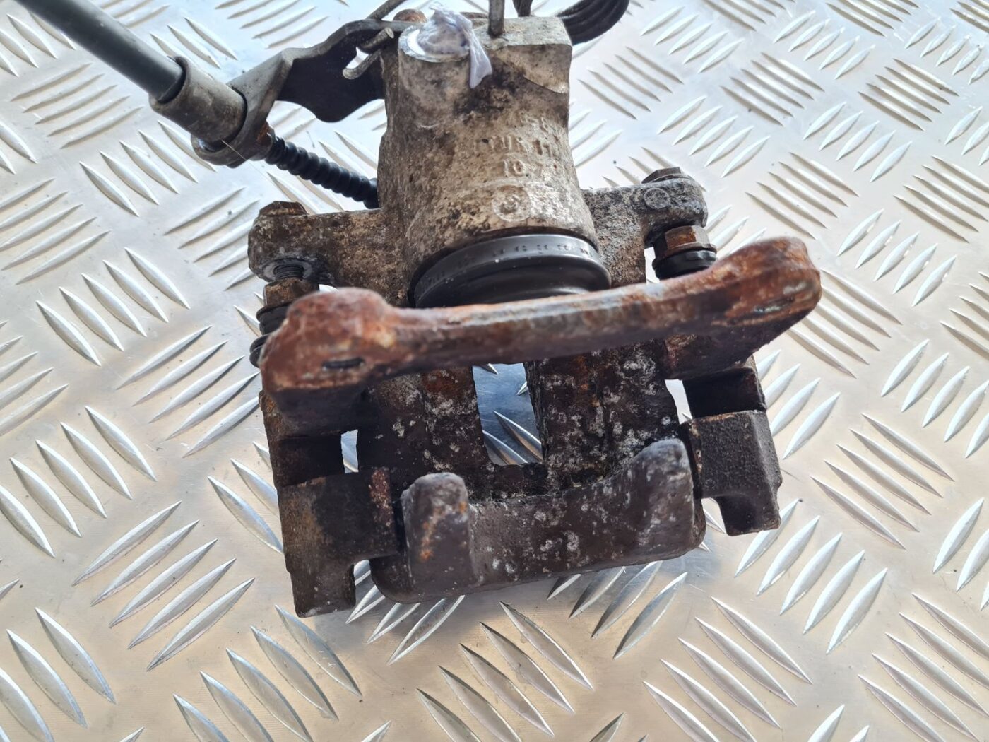 Aizmugurējais labais suports priekš VW PASSAT 2004 UNIVERSAL GREY