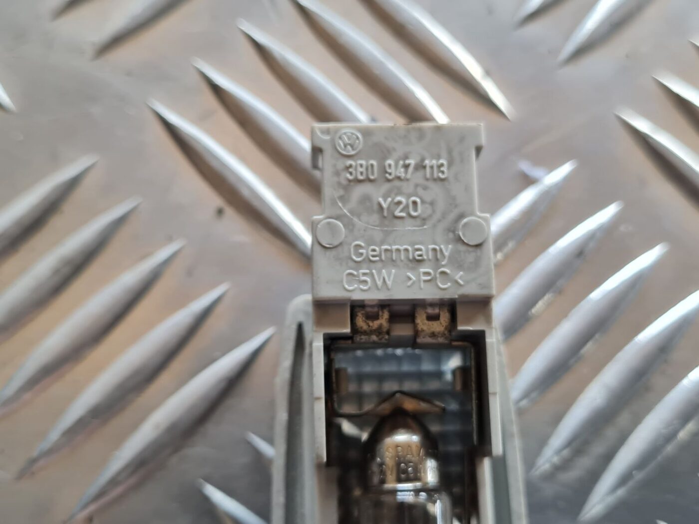 Saules aizsarga apgaismojums priekš VW PASSAT 2004 UNIVERSAL GREY 3 Saules aizsarga apgaismojums priekš VW PASSAT 2004 UNIVERSAL GREY