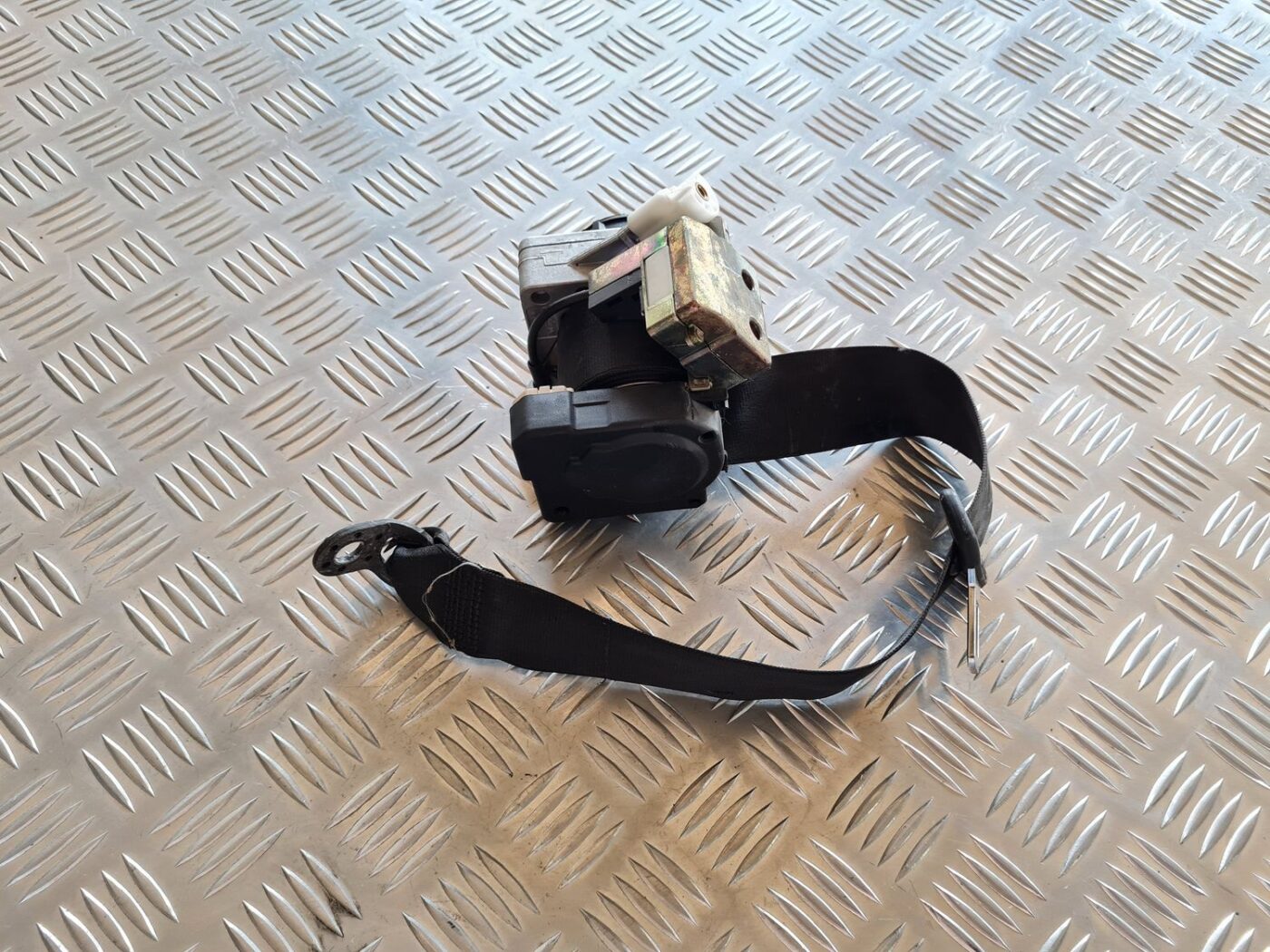 Aizmugurējā labā drošības josta priekš VW PASSAT 2004 UNIVERSAL GREY 1 Aizmugurējā labā drošības josta priekš VW PASSAT 2004 UNIVERSAL GREY