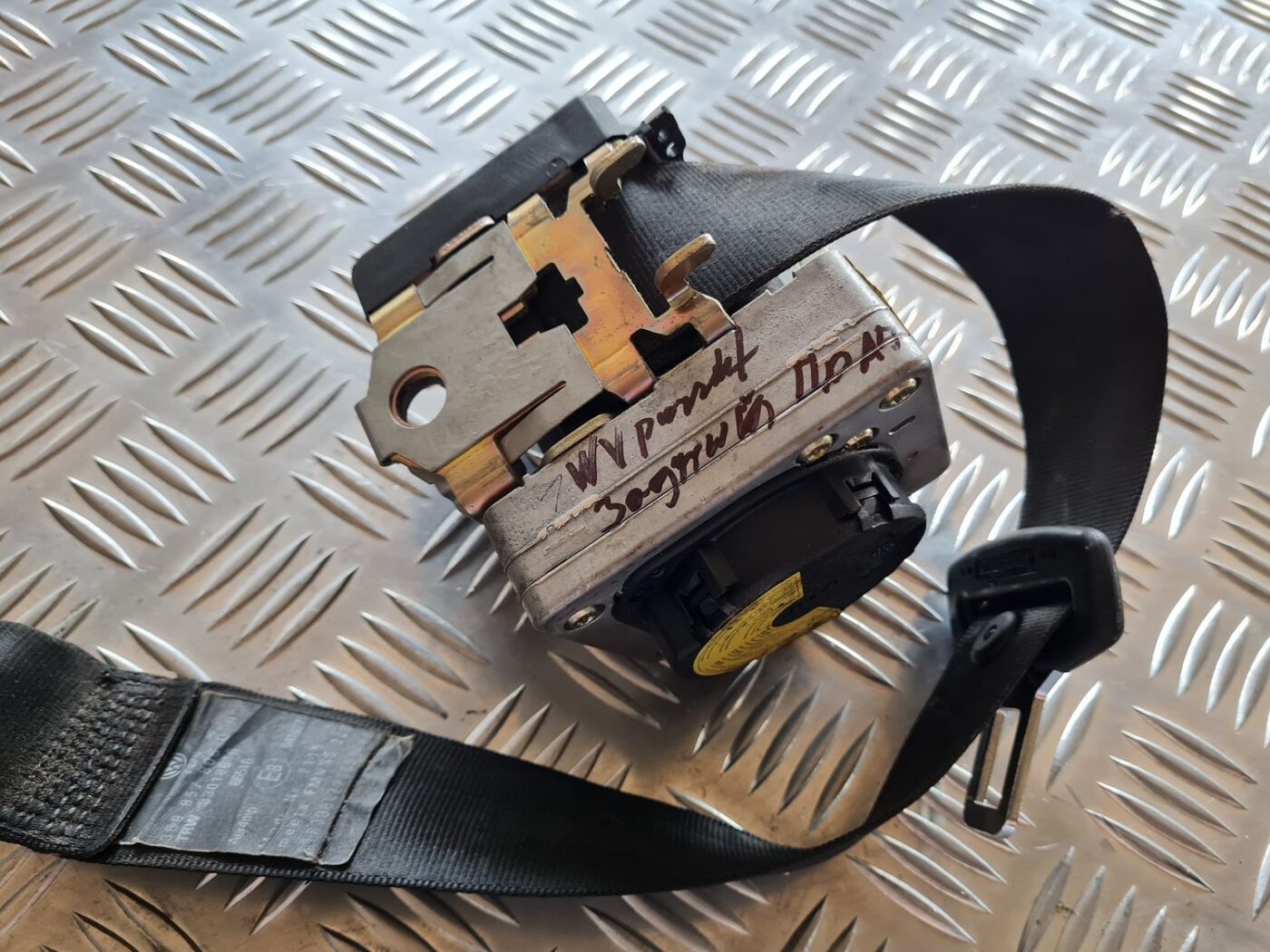 Aizmugurējā labā drošības josta priekš VW PASSAT 2004 UNIVERSAL GREY 4 Aizmugurējā labā drošības josta priekš VW PASSAT 2004 UNIVERSAL GREY