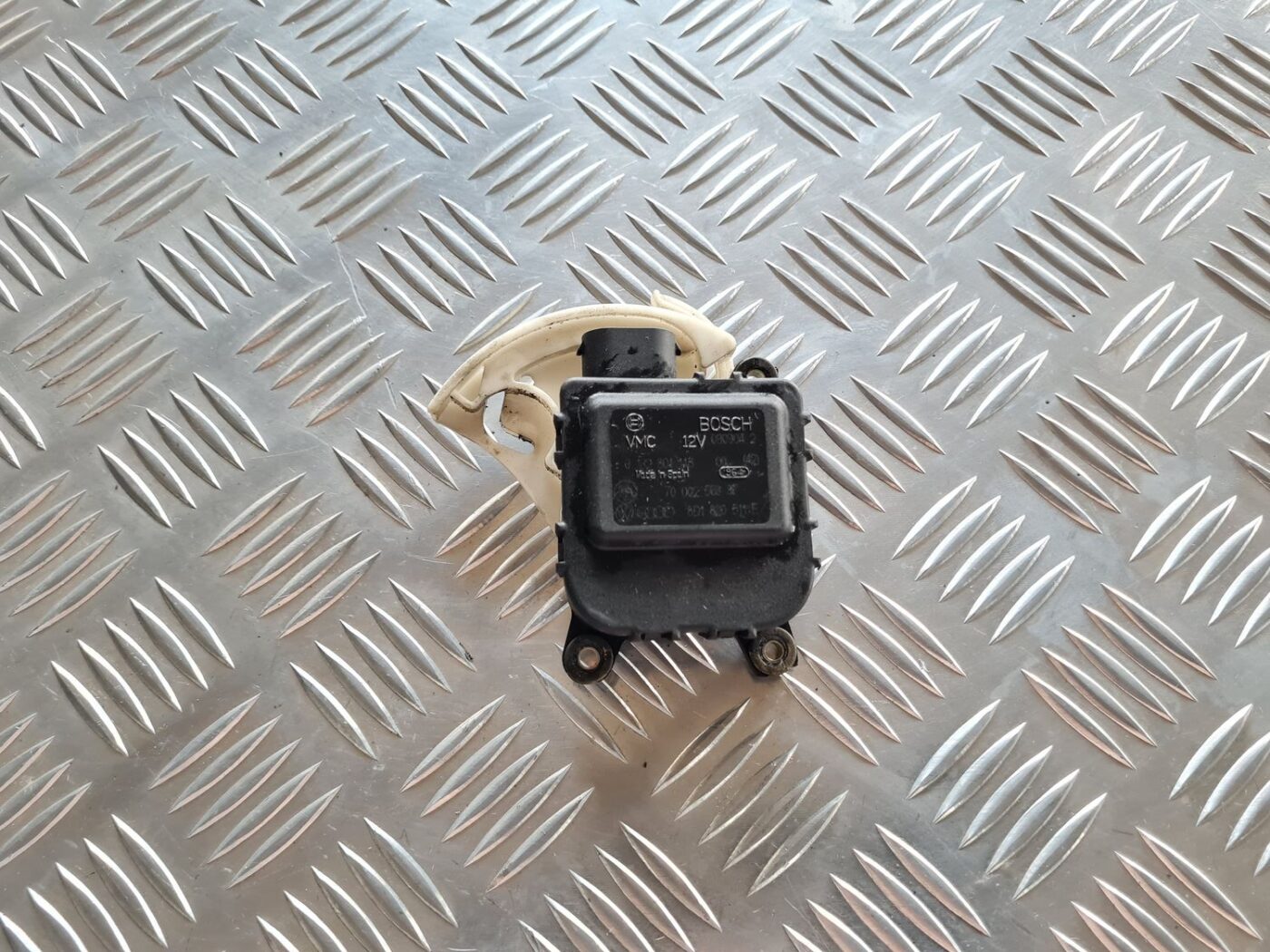 Apsildes sistēmas aktuators priekš VW PASSAT 2004 UNIVERSAL GREY