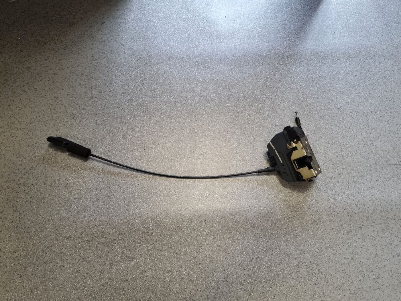 Aizmugurējo labo durvju slēdzene priekš RENAULT MEGANE 2004 2 Aizmugurējo labo durvju slēdzene priekš RENAULT MEGANE 2004