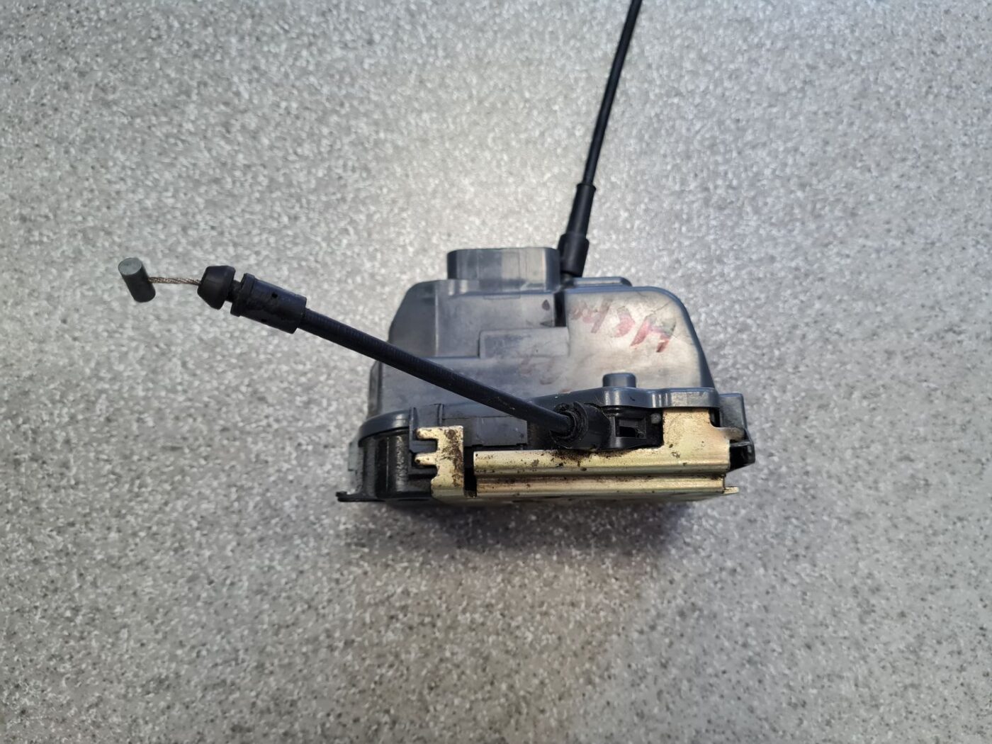 Aizmugurējo labo durvju slēdzene priekš RENAULT MEGANE 2004 4 Aizmugurējo labo durvju slēdzene priekš RENAULT MEGANE 2004