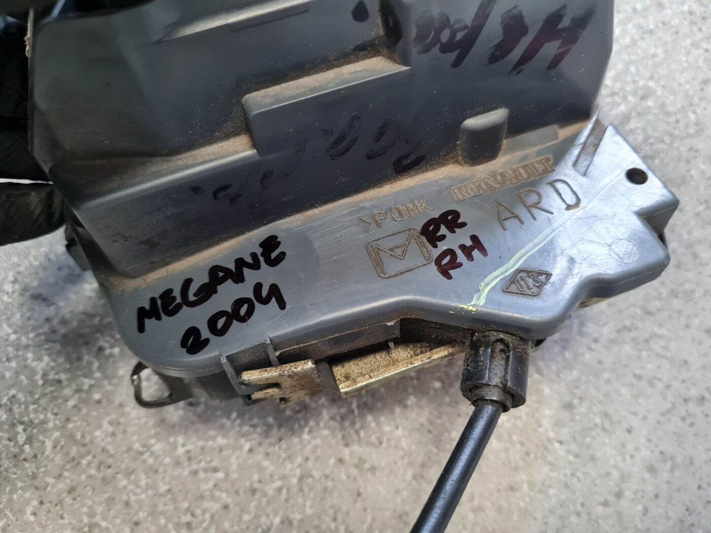 Aizmugurējo labo durvju slēdzene priekš RENAULT MEGANE 2004 3 Aizmugurējo labo durvju slēdzene priekš RENAULT MEGANE 2004