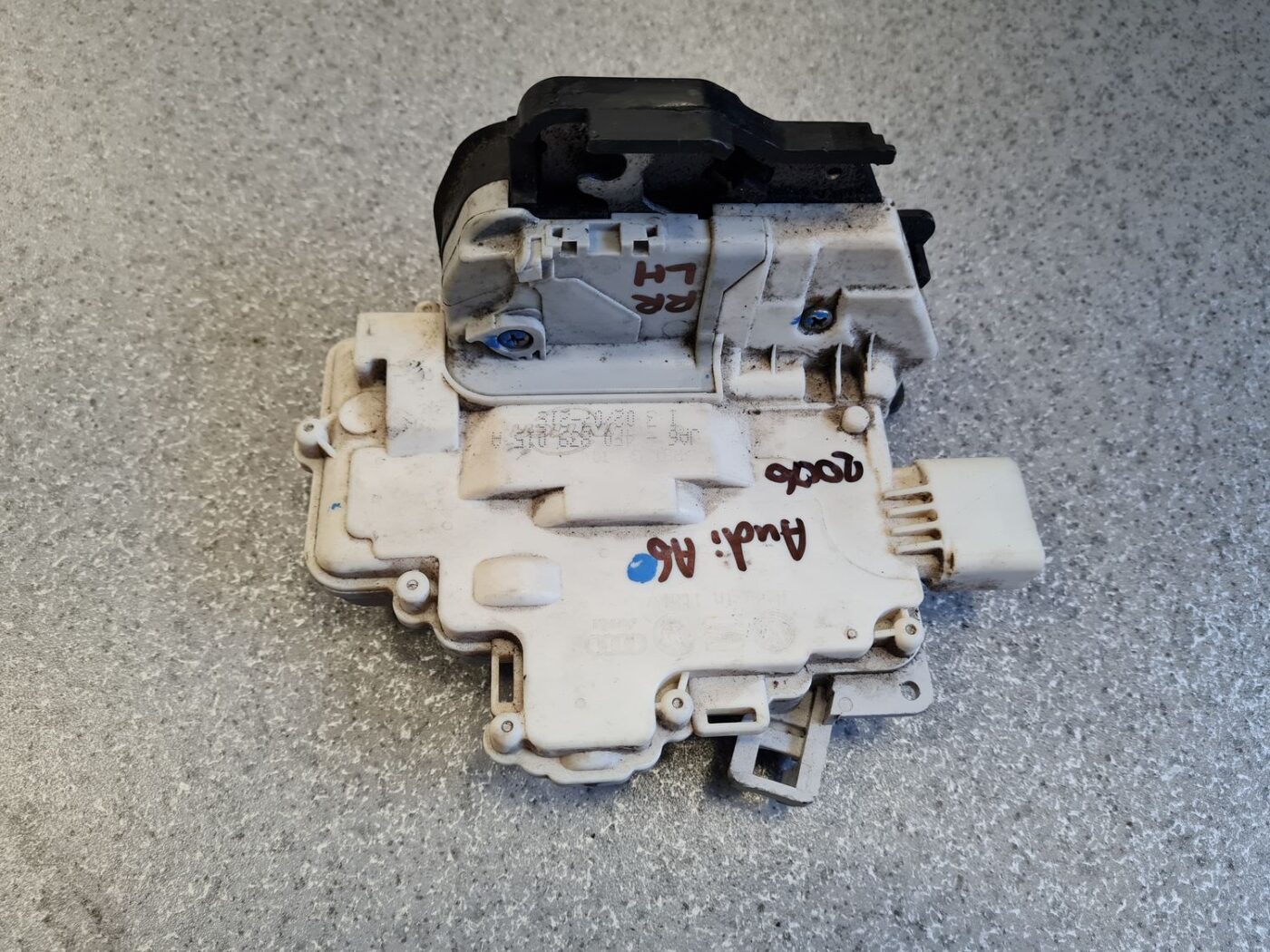 Aizmugurējo kreiso durvju slēdzene priekš AUDI A6 AVANT 2006 5 Aizmugurējo kreiso durvju slēdzene priekš AUDI A6 AVANT 2006