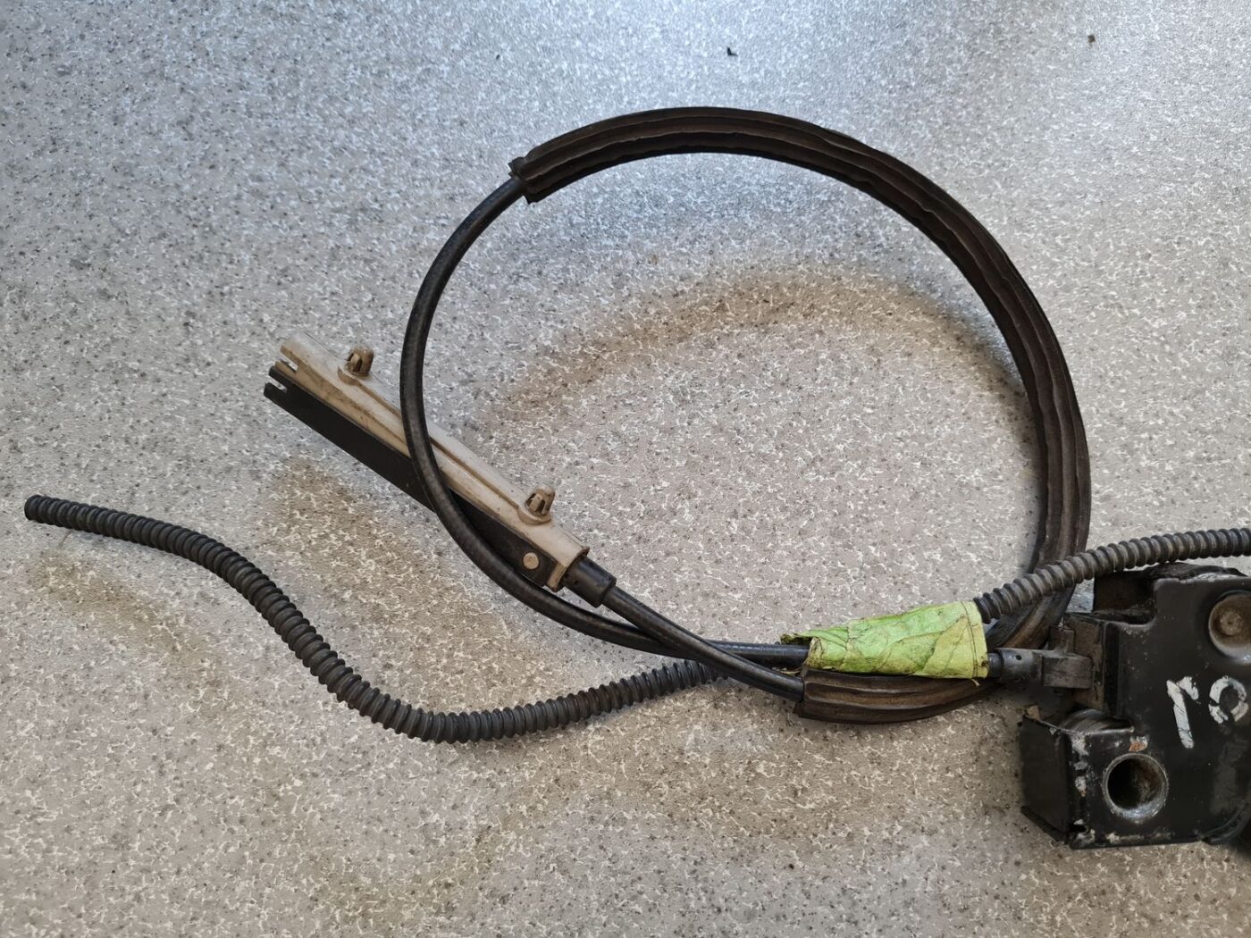 Pārsega slēdzene priekš VW GOLF 2014 6 Pārsega slēdzene priekš VW GOLF 2014