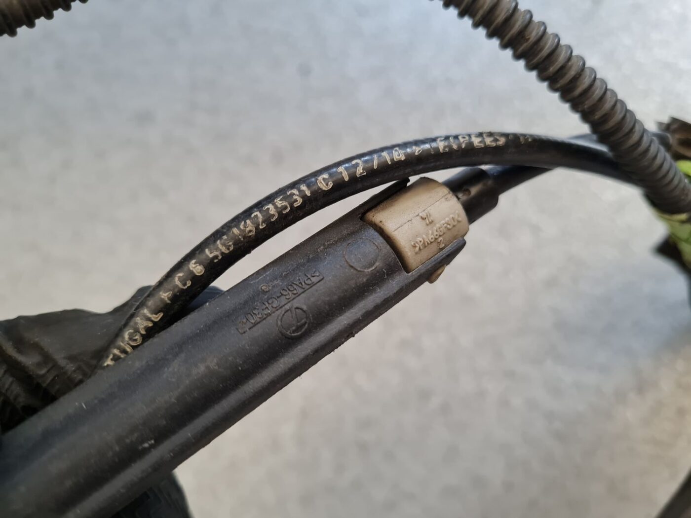 Pārsega slēdzene priekš VW GOLF 2014 4 Pārsega slēdzene priekš VW GOLF 2014