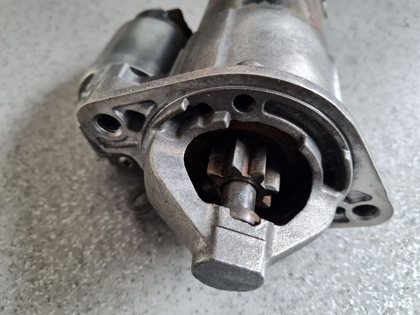 Starteris priekš MITSUBISHI OUTLANDER 2001-2007