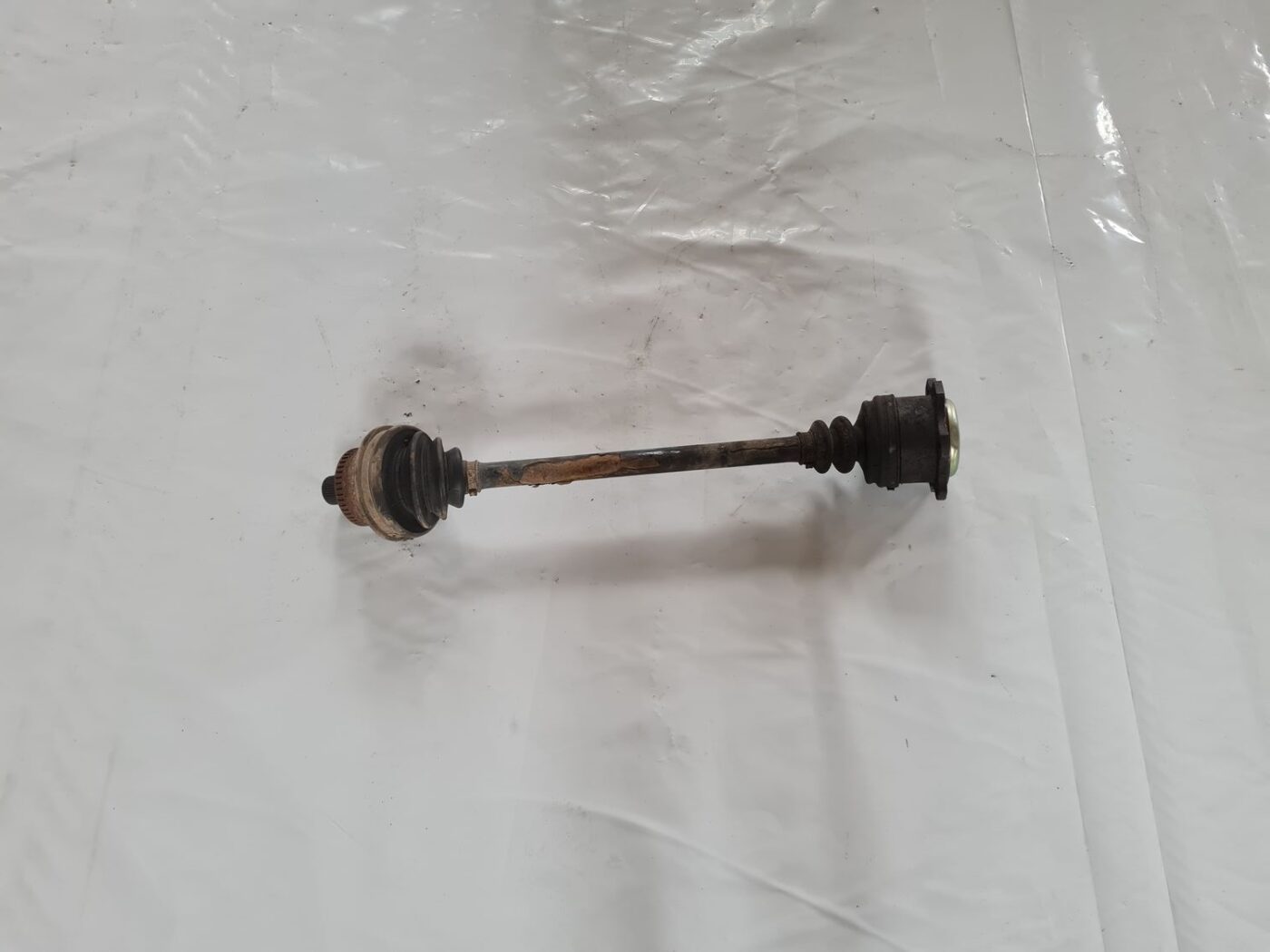 Pusass priekšējā kreisā priekš VW PASSAT 2004 UNIVERSAL GREY 1 Pusass priekšējā kreisā priekš VW PASSAT 2004 UNIVERSAL GREY