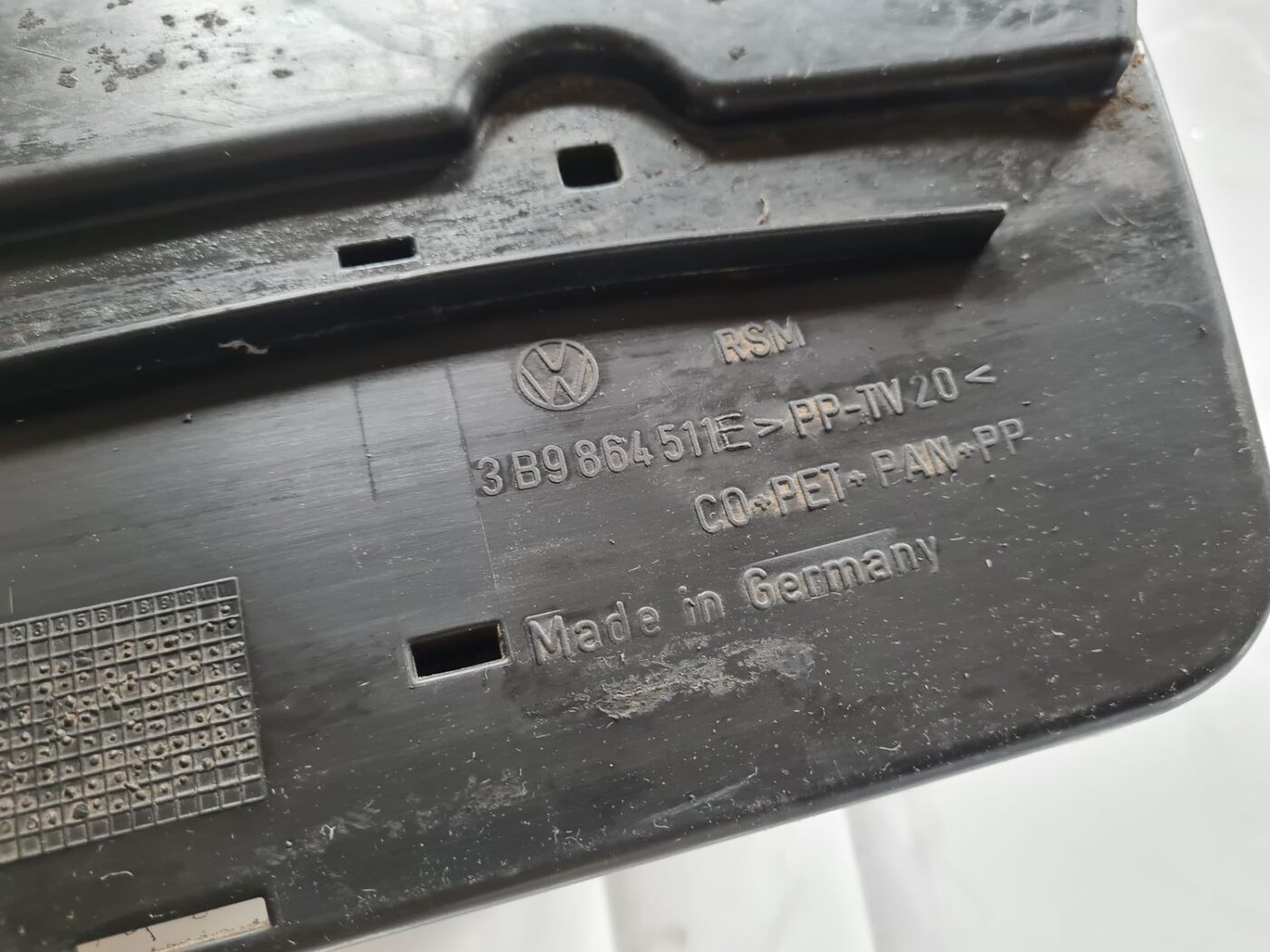 Bagāžnieka grīda priekš VW PASSAT 2004 UNIVERSAL GREY 2 Bagāžnieka grīda priekš VW PASSAT 2004 UNIVERSAL GREY