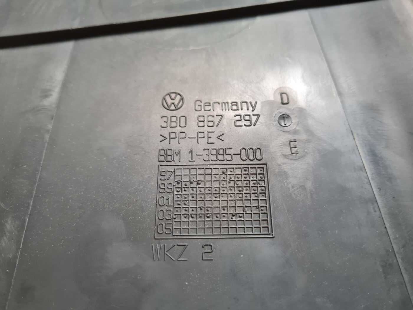 Vidējas salona statnes apdare priekš VW PASSAT 2004 UNIVERSAL GREY