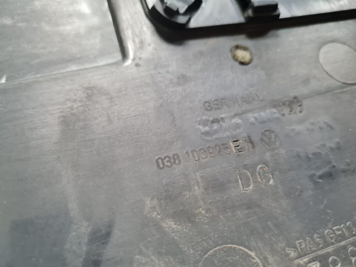 Dzinēja dekoratīvais vāks priekš VW PASSAT 2004 UNIVERSAL GREY 3 Dzinēja dekoratīvais vāks priekš VW PASSAT 2004 UNIVERSAL GREY