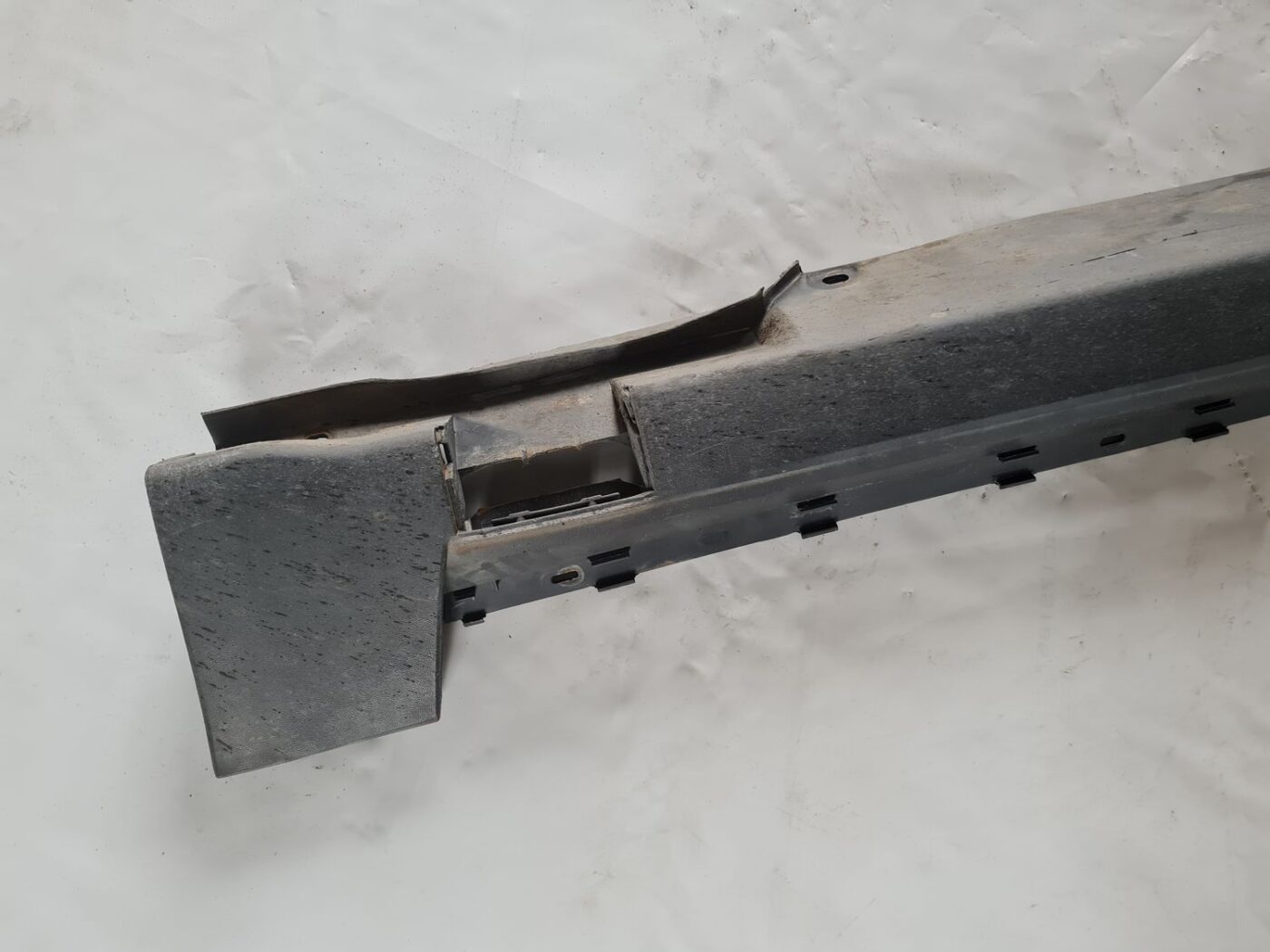 Ārēja sliekšņa laba uzlika priekš VW PASSAT 2004 UNIVERSAL GREY 2 Ārēja sliekšņa laba uzlika priekš VW PASSAT 2004 UNIVERSAL GREY