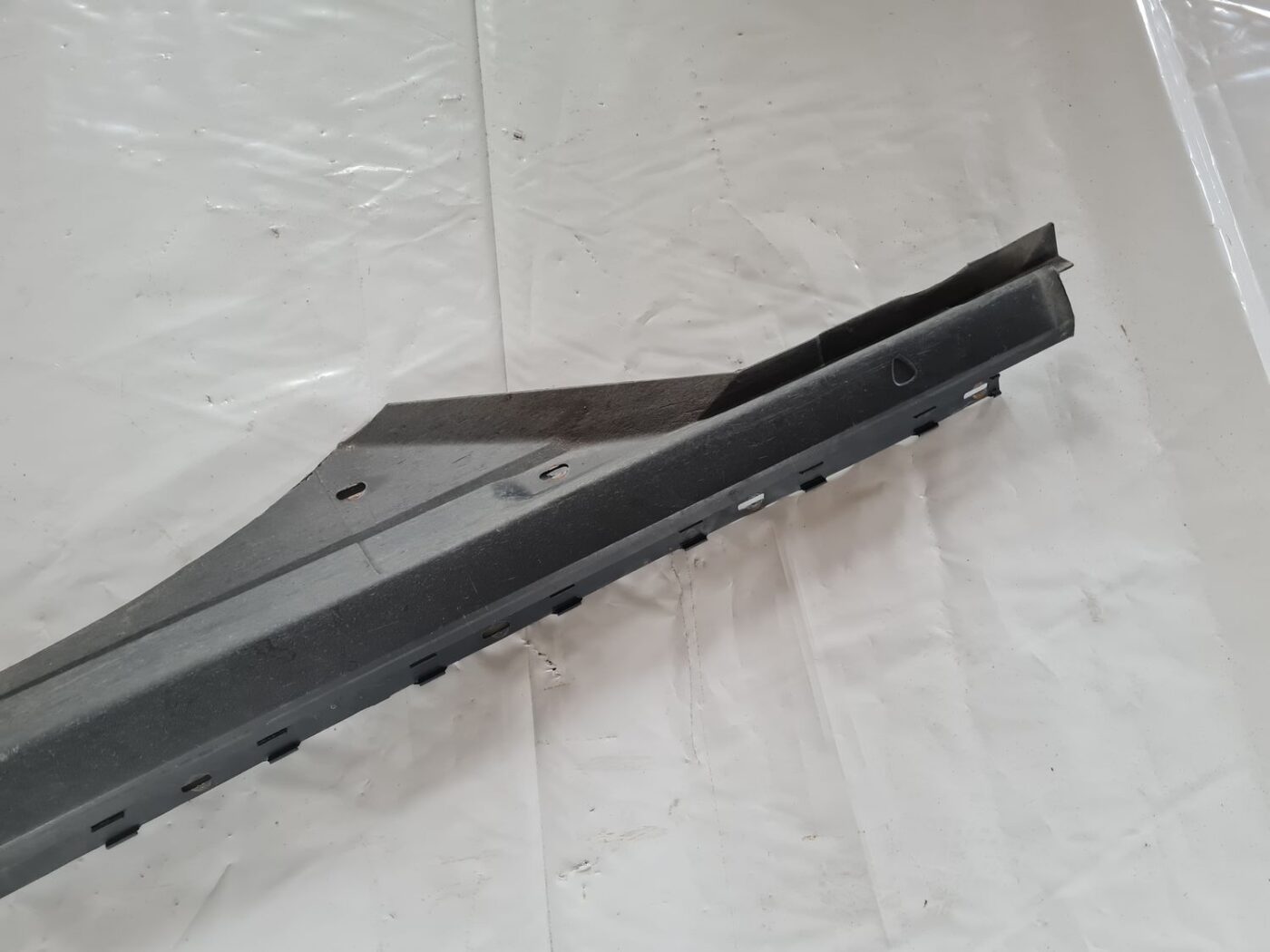 Ārēja sliekšņa laba uzlika priekš VW PASSAT 2004 UNIVERSAL GREY 8 Ārēja sliekšņa laba uzlika priekš VW PASSAT 2004 UNIVERSAL GREY