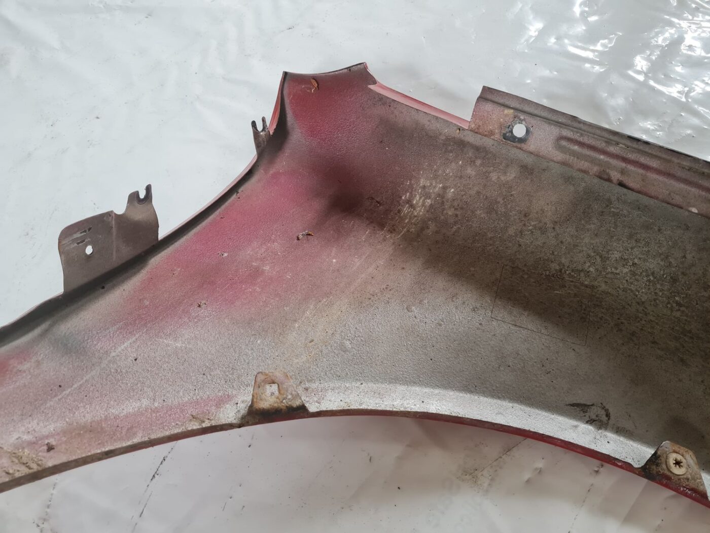 Priekšējais kreisais spārns priekš VW PASSAT 2004 UNIVERSAL GREY 5 Priekšējais kreisais spārns priekš VW PASSAT 2004 UNIVERSAL GREY