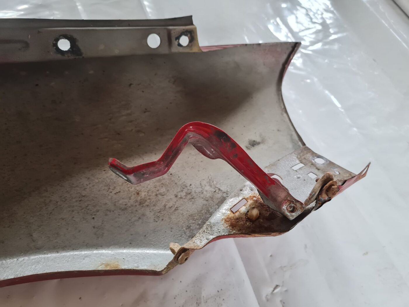 Priekšējais kreisais spārns priekš VW PASSAT 2004 UNIVERSAL GREY 3 Priekšējais kreisais spārns priekš VW PASSAT 2004 UNIVERSAL GREY