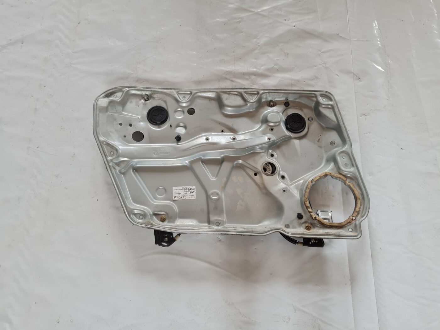 Stikla pacelšanas mehānisma panele priekš VW PASSAT 2004 UNIVERSAL GREY 1 Stikla pacelšanas mehānisma panele priekš VW PASSAT 2004 UNIVERSAL GREY