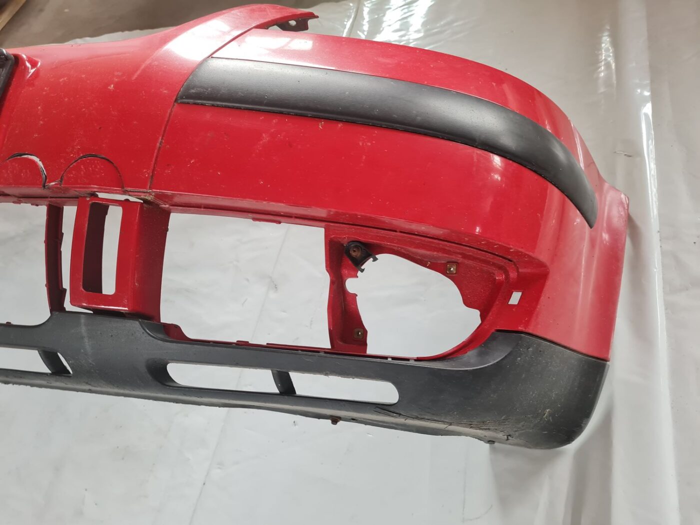 Priekšējais buferis priekš VW PASSAT 2004 UNIVERSAL GREY 8 Priekšējais buferis priekš VW PASSAT 2004 UNIVERSAL GREY