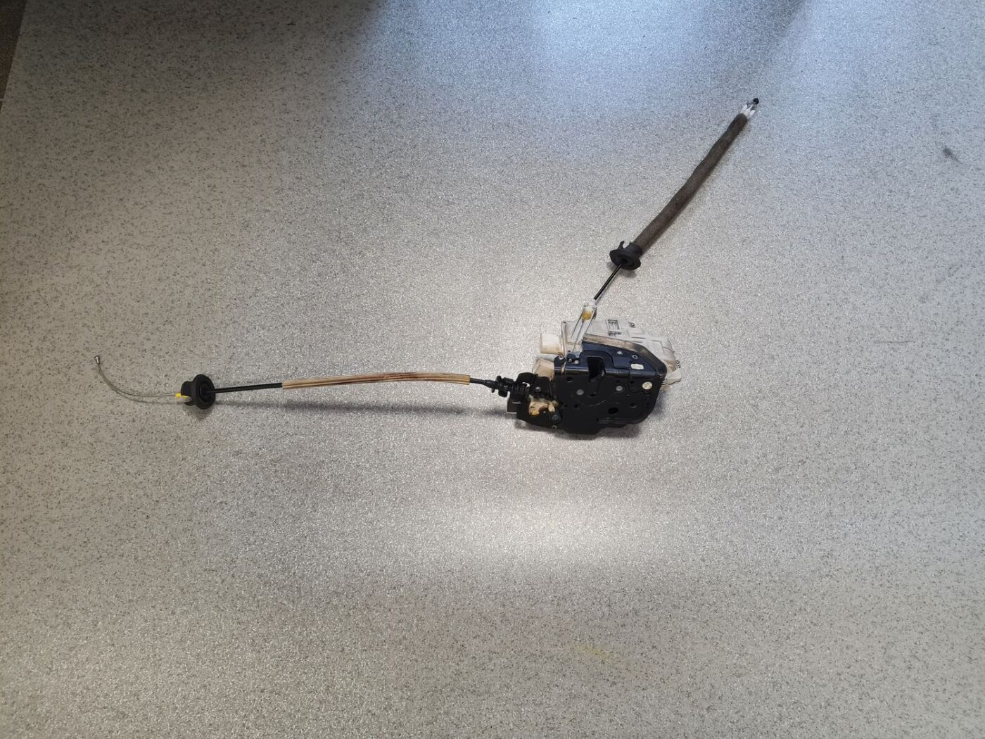 Priekšējo labo durvju slēdzene priekš AUDI A7 2011 SPORTBACK