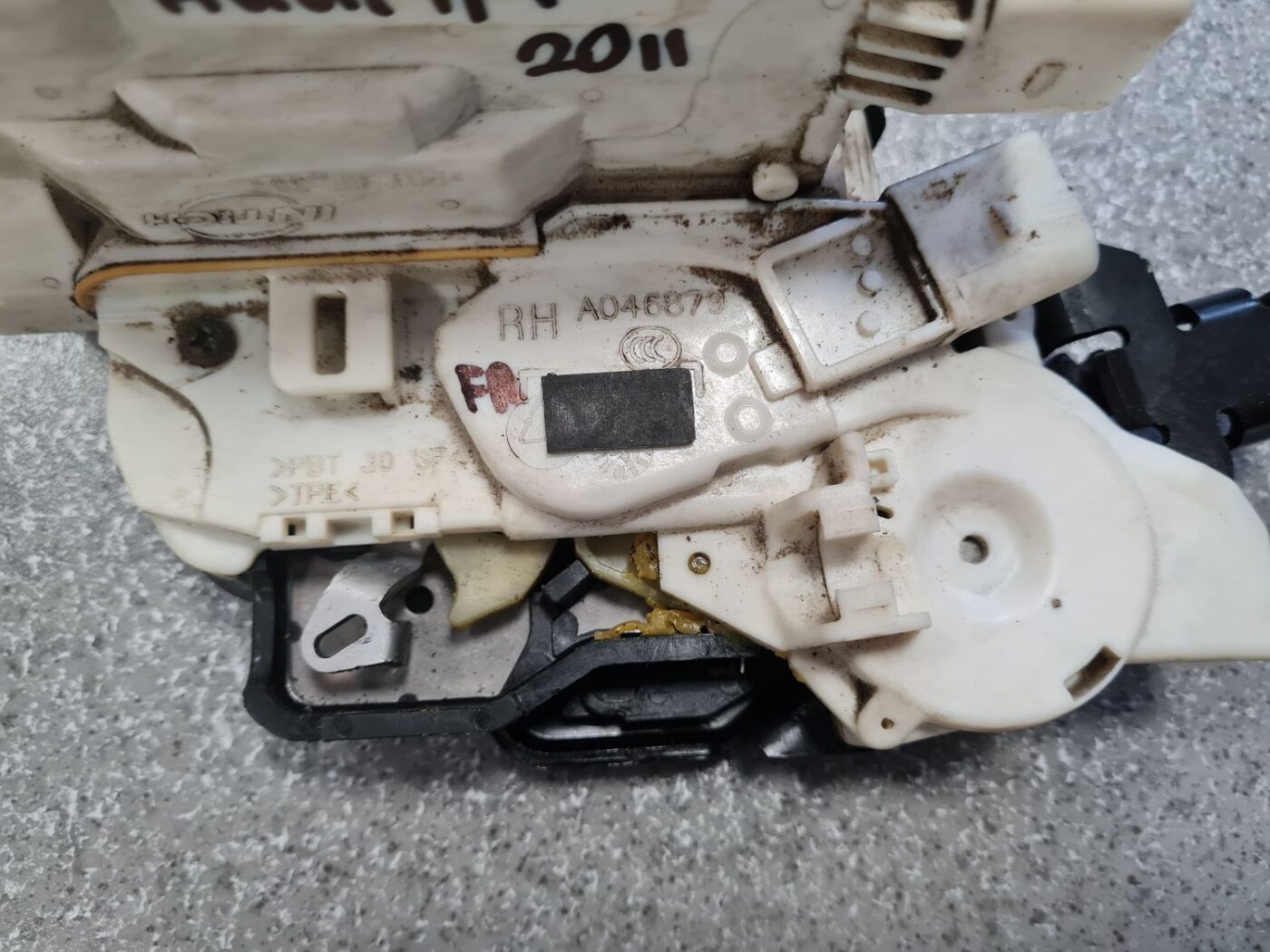 Priekšējo labo durvju slēdzene priekš AUDI A7 2011 SPORTBACK