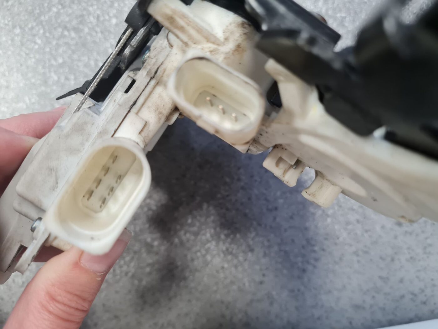 Priekšējo labo durvju slēdzene priekš AUDI A7 2011 SPORTBACK