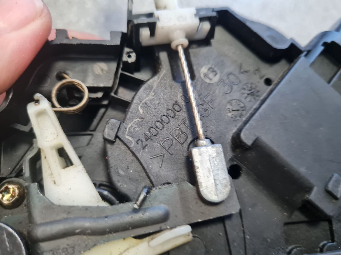 Aizmugurējo kreiso durvju slēdzene priekš FORD FOCUS 2006