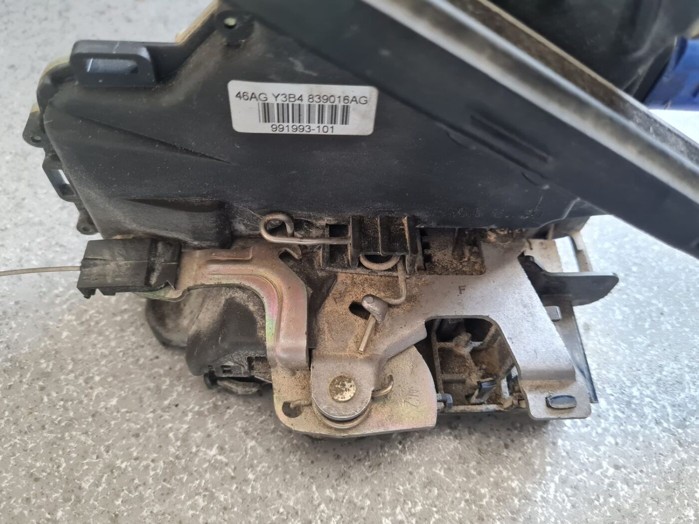 Aizmugurējo labo durvju slēdzene priekš ŠKODA FABIA 2003 7 Aizmugurējo labo durvju slēdzene priekš ŠKODA FABIA 2003