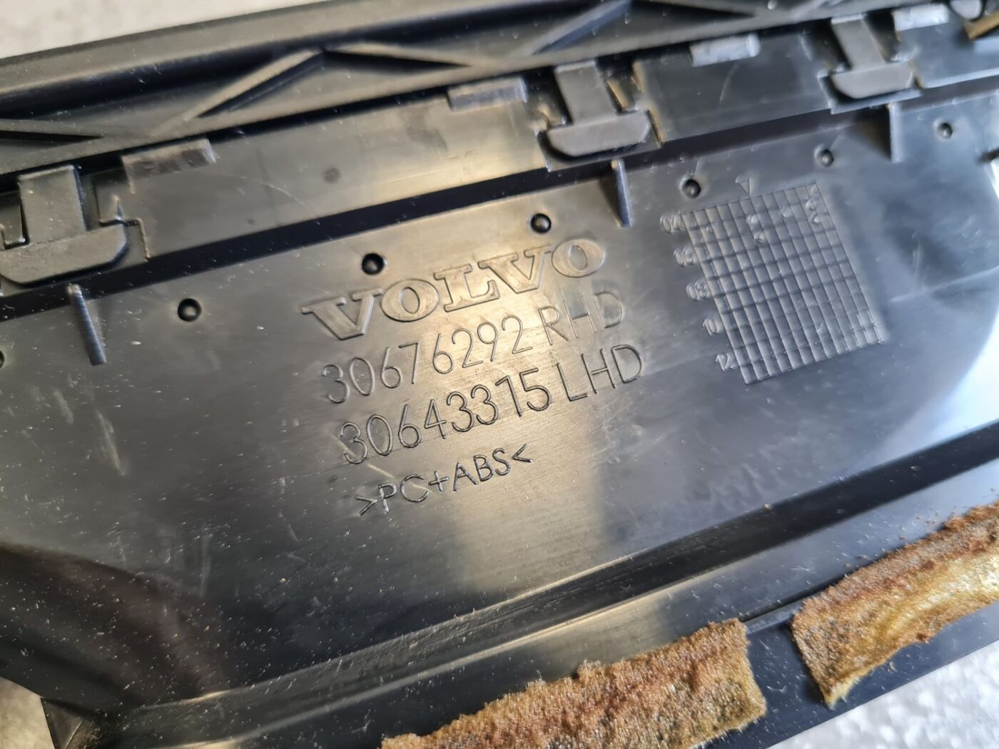 Mērinstrumentu paneļa gaisa vads, centrā priekš VOLVO S80 2007 GREY 3 Mērinstrumentu paneļa gaisa vads, centrā priekš VOLVO S80 2007 GREY