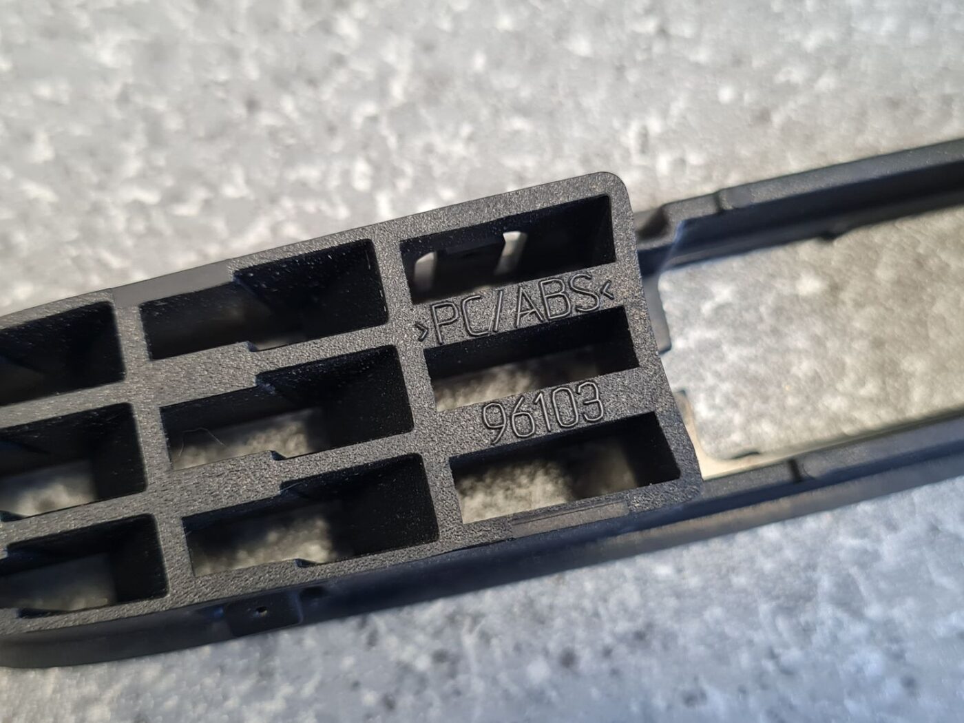 Salona plastmasa priekš MERCEDES BENZ ML280 2008 OBSIDIAN BLACK