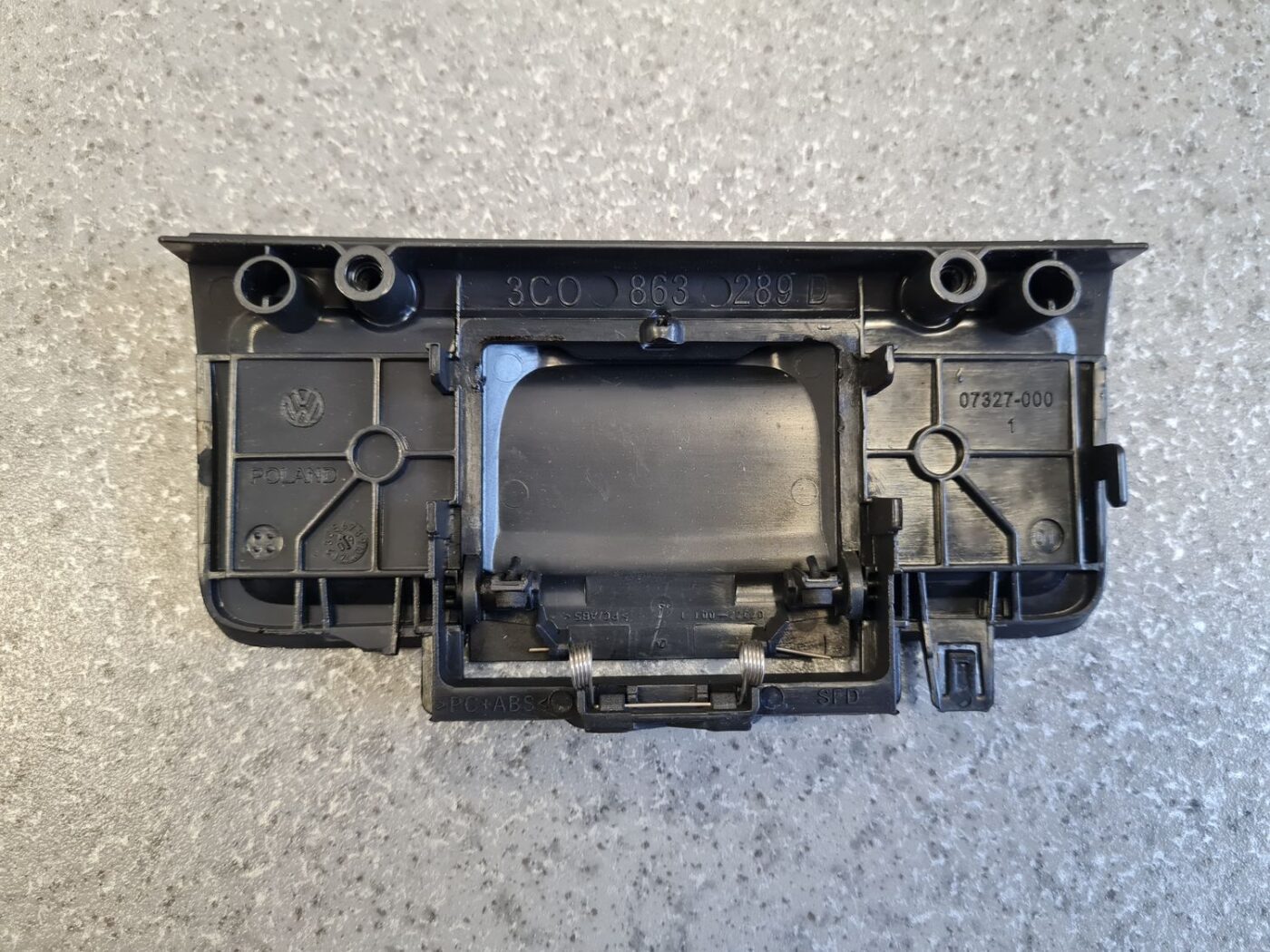 Salona plastmasa priekš VW PASSAT CC 2009 2 Salona plastmasa priekš VW PASSAT CC 2009