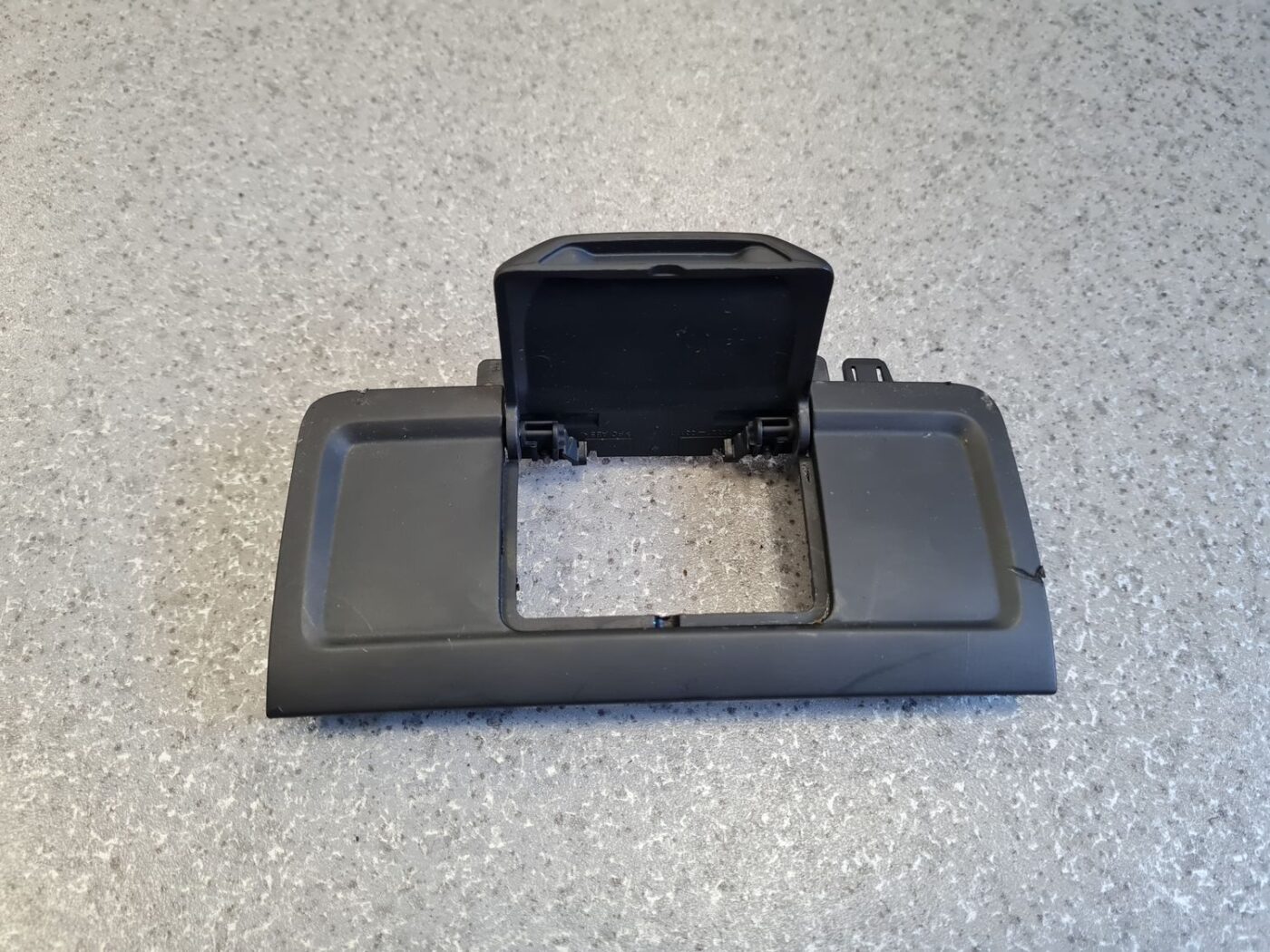 Salona plastmasa priekš VW PASSAT CC 2009 3 Salona plastmasa priekš VW PASSAT CC 2009