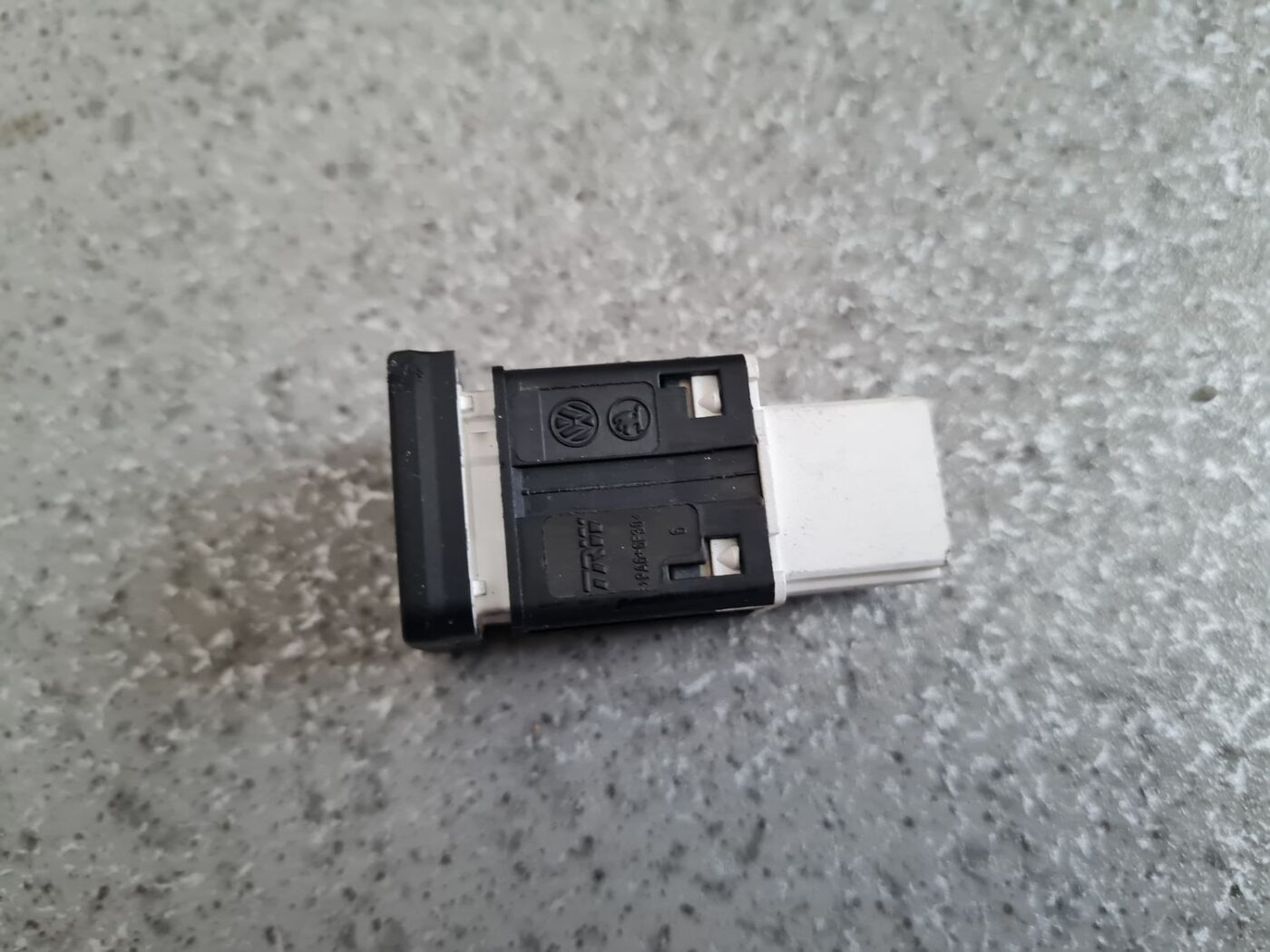 ESP poga priekš VW GOLF VARIANT 2012 2 ESP poga priekš VW GOLF VARIANT 2012