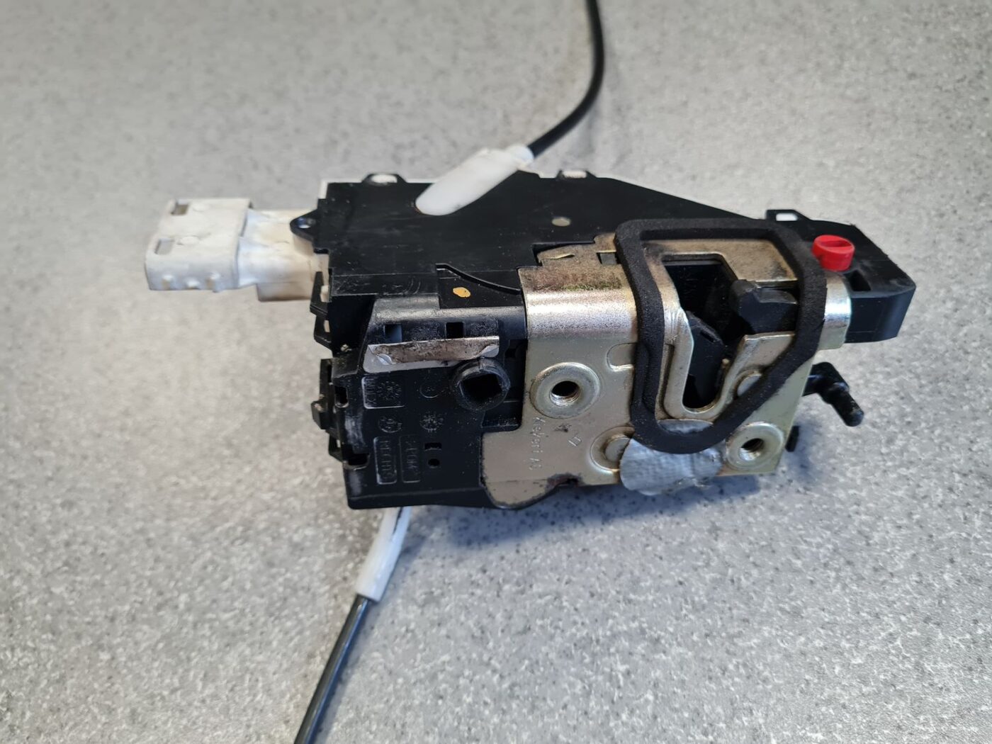 Aizmugurējo labo durvju slēdzene priekš PEUGEOT 407 2006 5 Aizmugurējo labo durvju slēdzene priekš PEUGEOT 407 2006