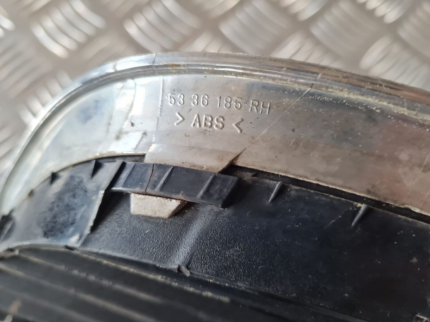 Bufera reste priekš SAAB 9-5 1999 3 Bufera reste priekš SAAB 9-5 1999