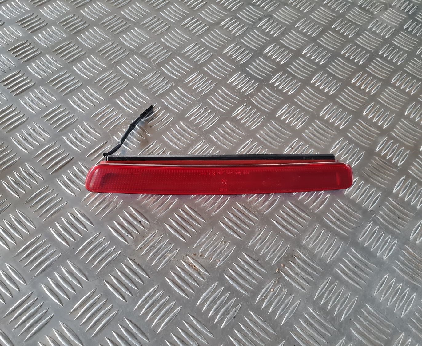 Stop signāls priekš SAAB 9-5 1999 1 Stop signāls priekš SAAB 9-5 1999