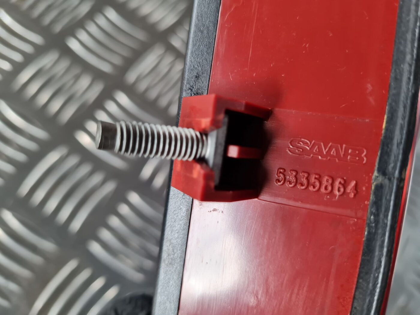 Stop signāls priekš SAAB 9-5 1999 5 Stop signāls priekš SAAB 9-5 1999