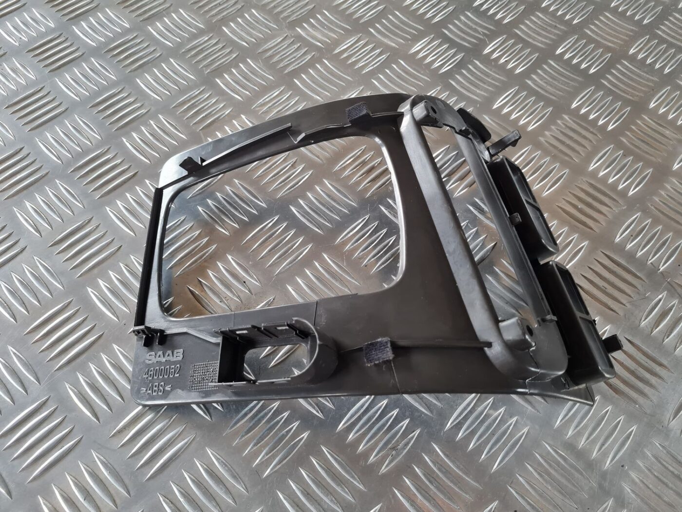 Dekoratīvs rāmis pārnesumu selektoram priekš SAAB 9-5 1999