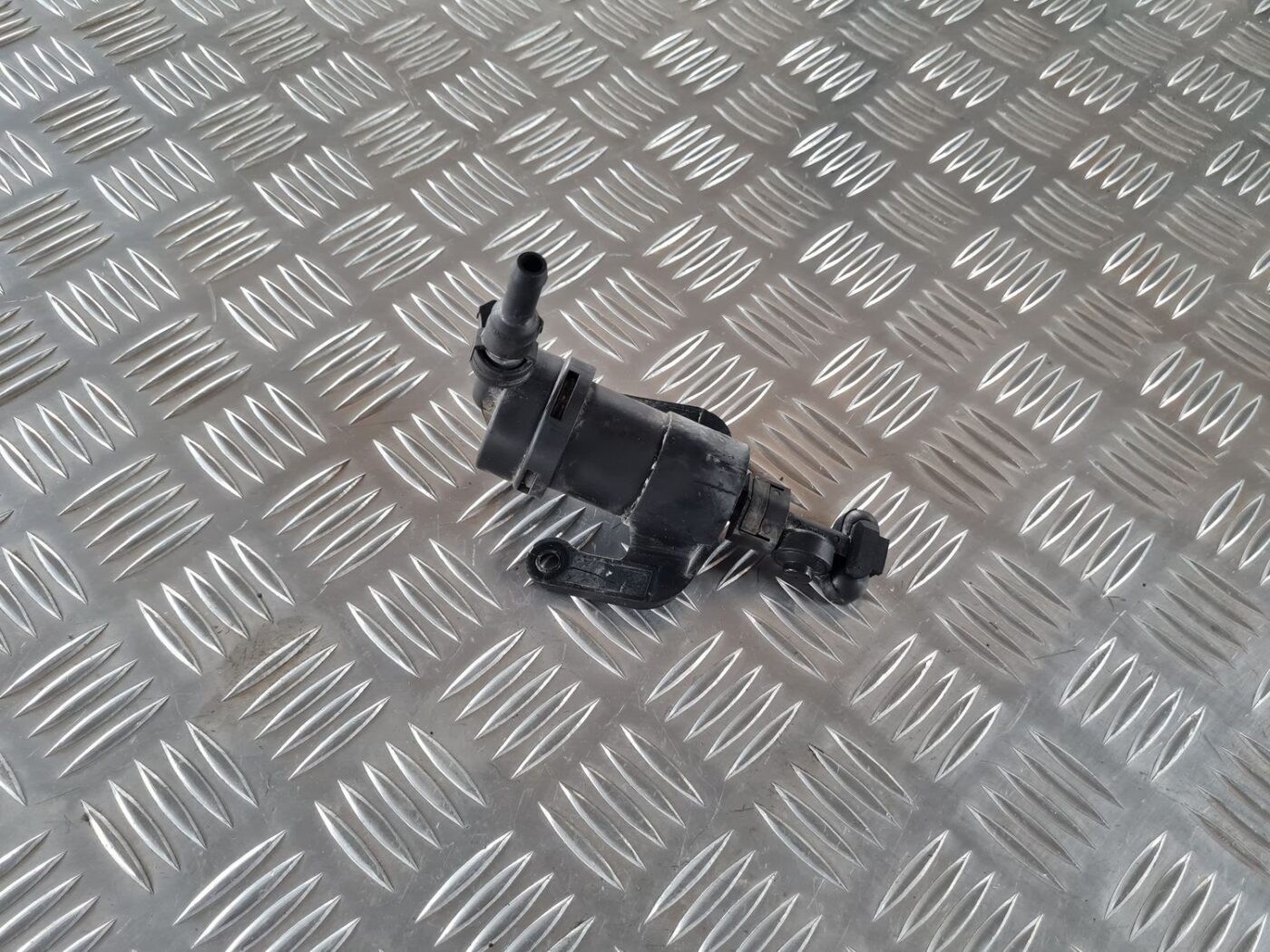 Lukturu mazgātāja sprausla priekš SAAB 9-5 1999 1 Lukturu mazgātāja sprausla priekš SAAB 9-5 1999