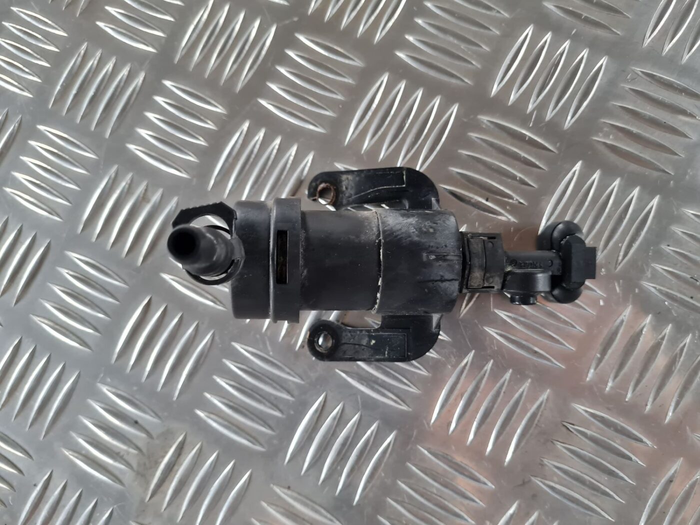 Lukturu mazgātāja sprausla priekš SAAB 9-5 1999 2 Lukturu mazgātāja sprausla priekš SAAB 9-5 1999