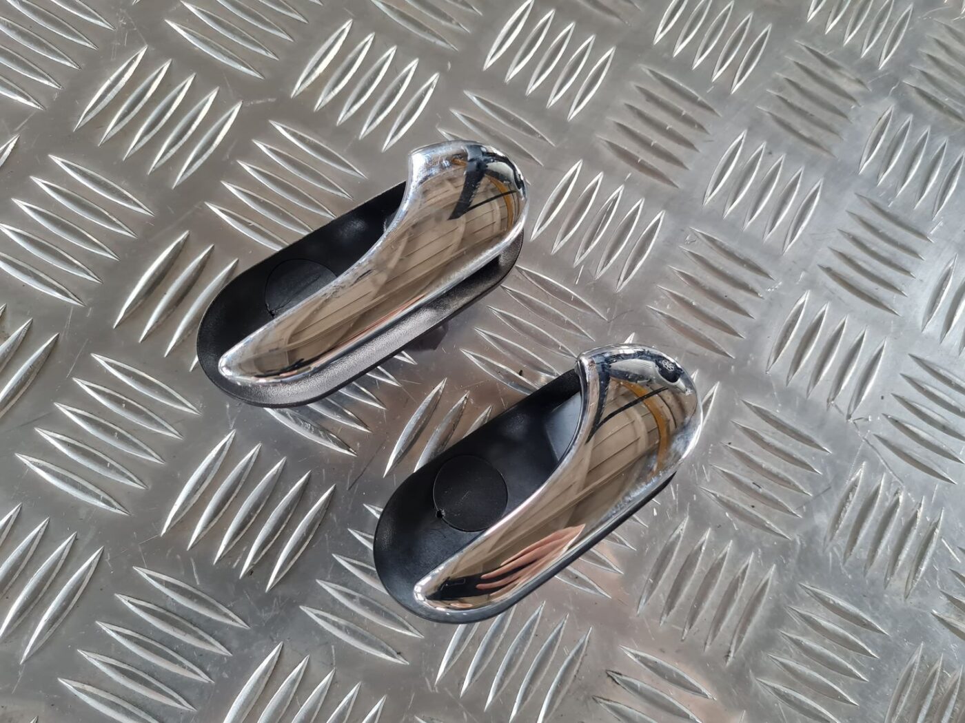 Salona durvju rokturis priekš SAAB 9-5 1999 2 Salona durvju rokturis priekš SAAB 9-5 1999