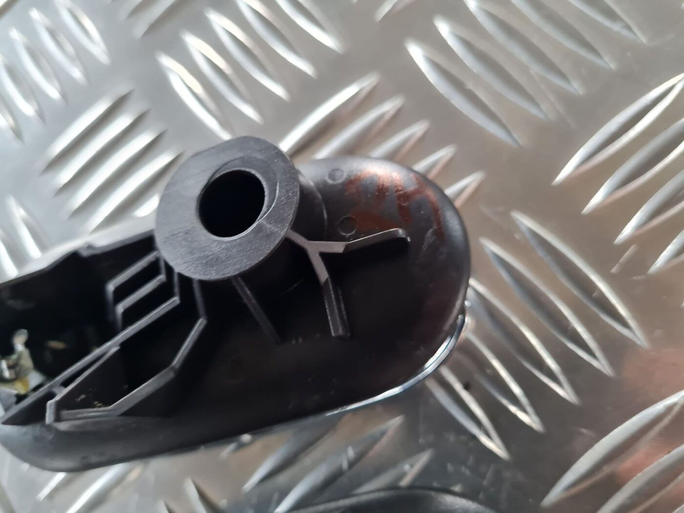 Salona durvju rokturis priekš SAAB 9-5 1999 3 Salona durvju rokturis priekš SAAB 9-5 1999